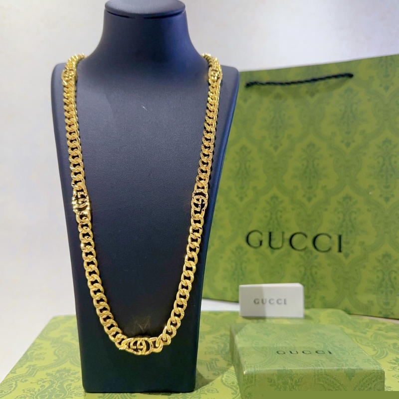 G*u*i necklaces